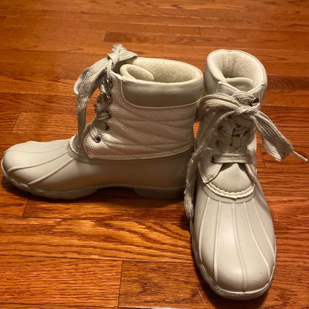 Adorable snow/rain boots in perfect condition